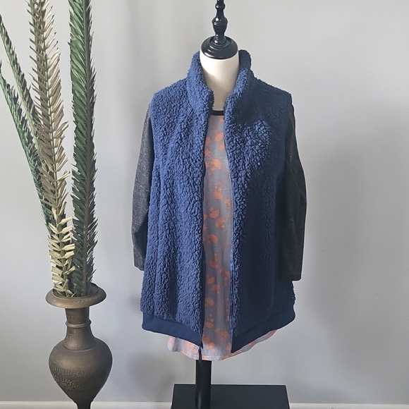 LuLaRoe Randy Baseball Tee with Floral Print - Picture 2 of 11